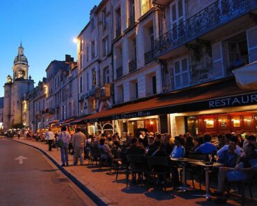 vieille ville la rochelle le soir